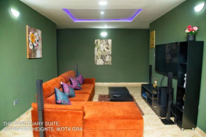 The Sanctuary Suite - Cozy 3-bedroom, Ikota GRA